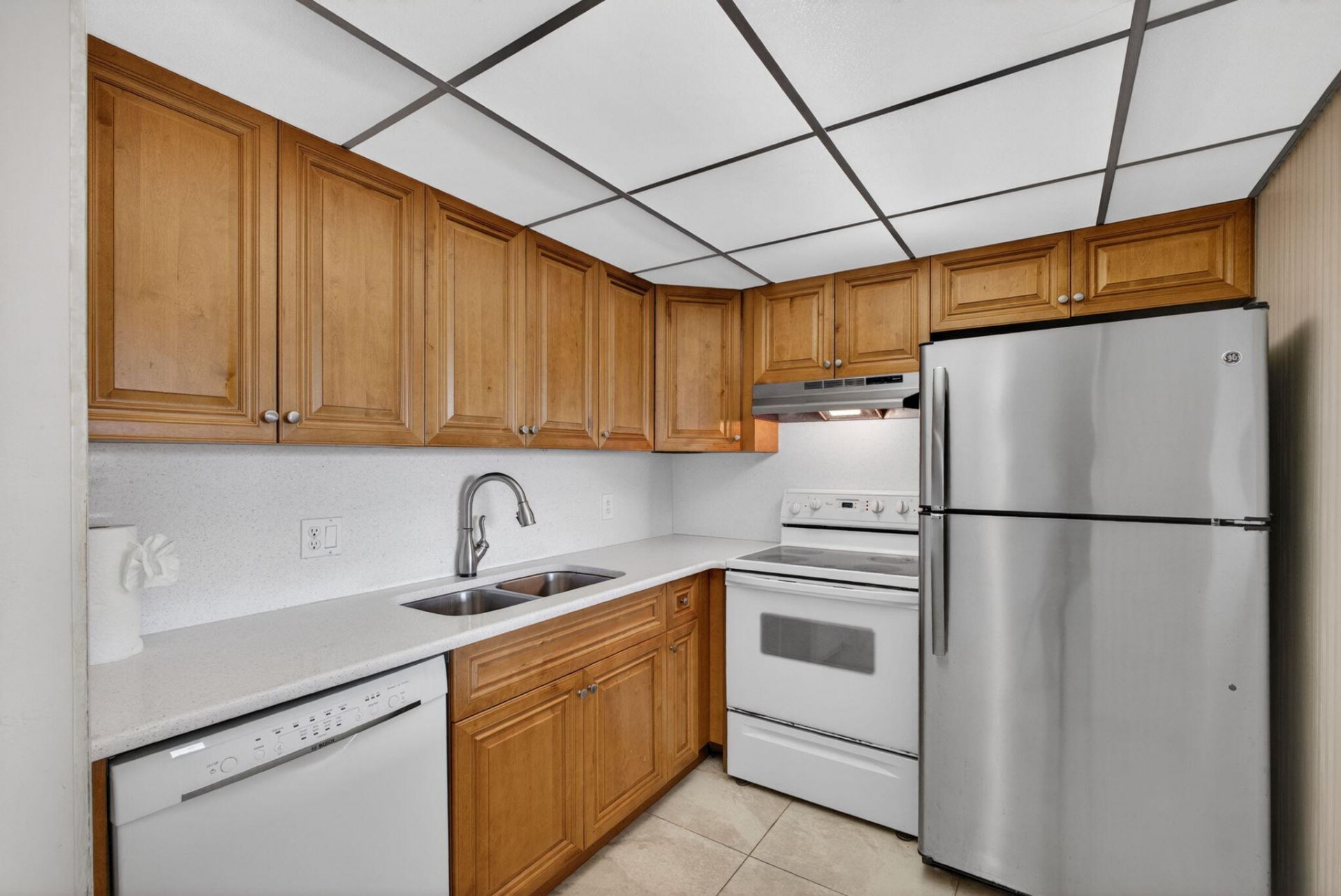 300 S Village Green Cir Circle S, Unit 420, Palm Springs, FL 33461 Photo
