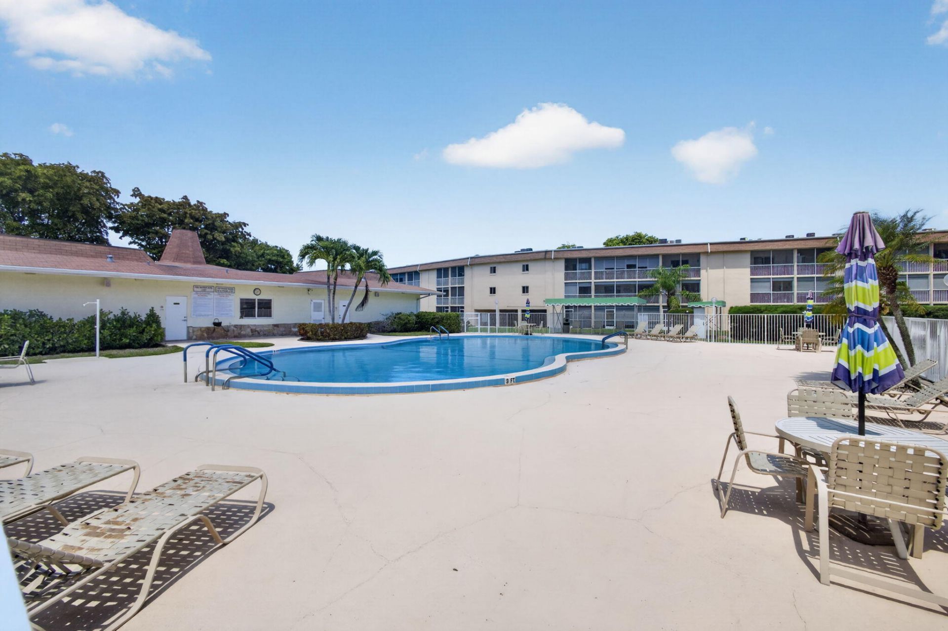 300 S Village Green Cir Circle S, Unit 420, Palm Springs, FL 33461 Photo