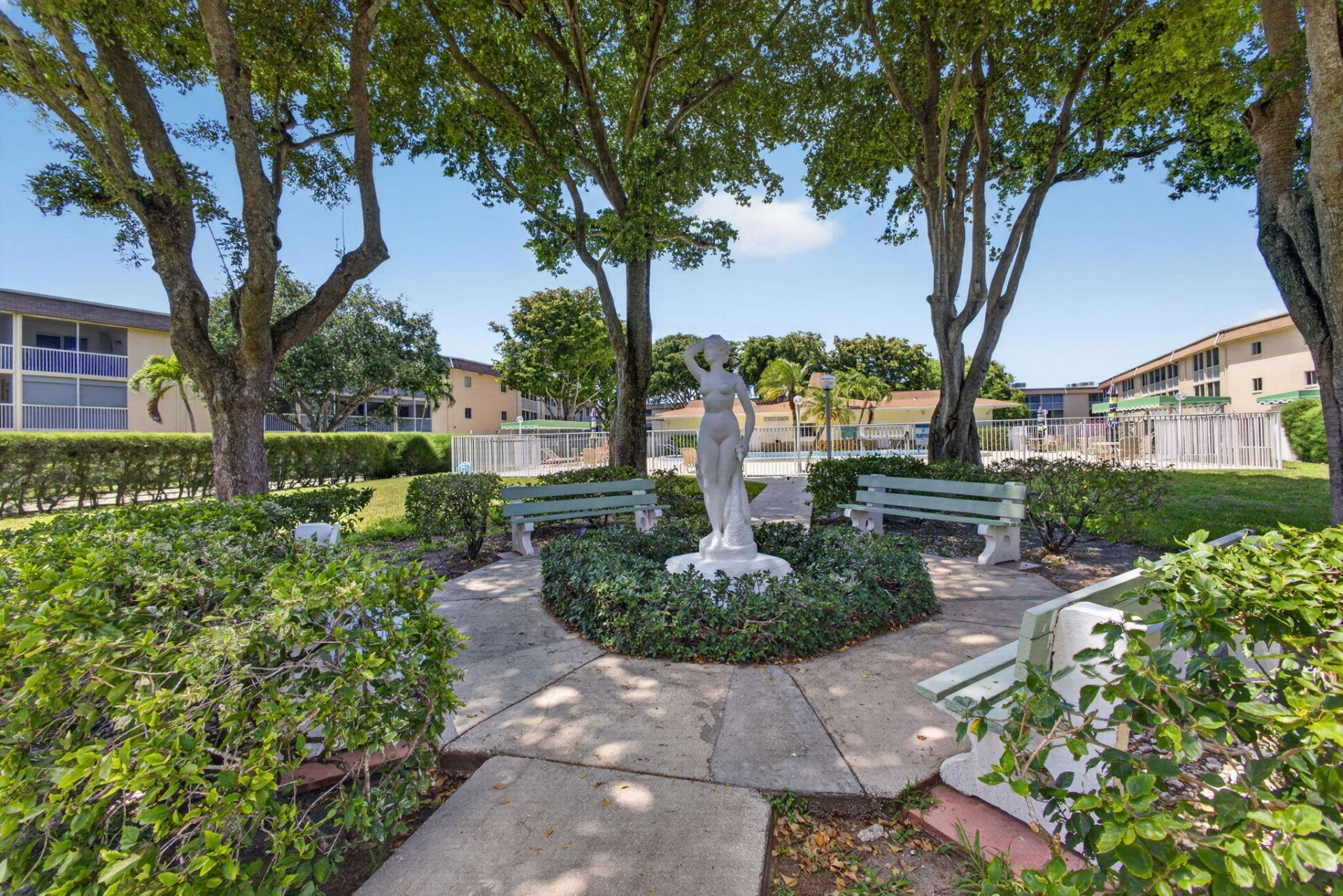 300 S Village Green Cir Circle S, Unit 420, Palm Springs, FL 33461 Photo