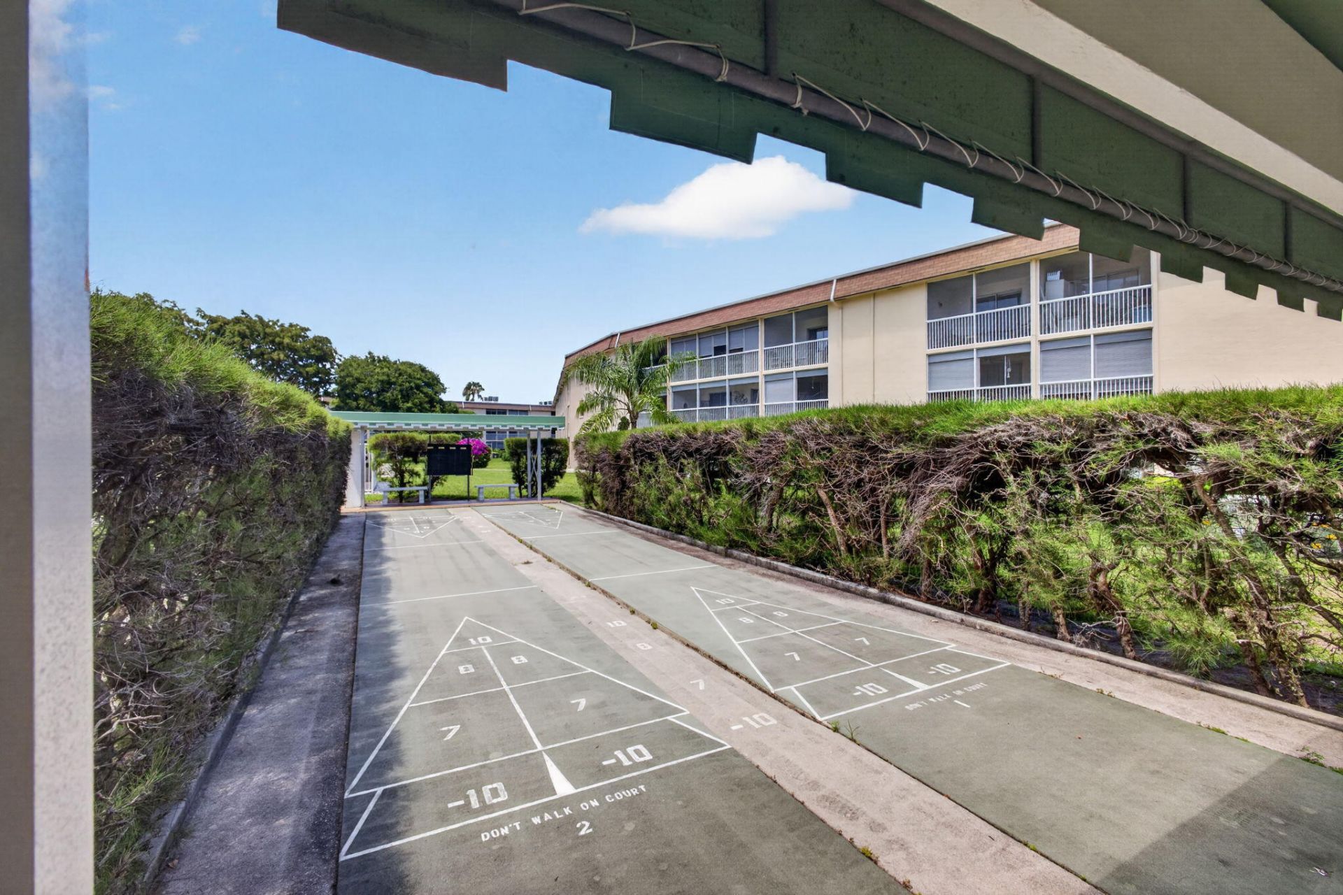 300 S Village Green Cir Circle S, Unit 420, Palm Springs, FL 33461 Photo
