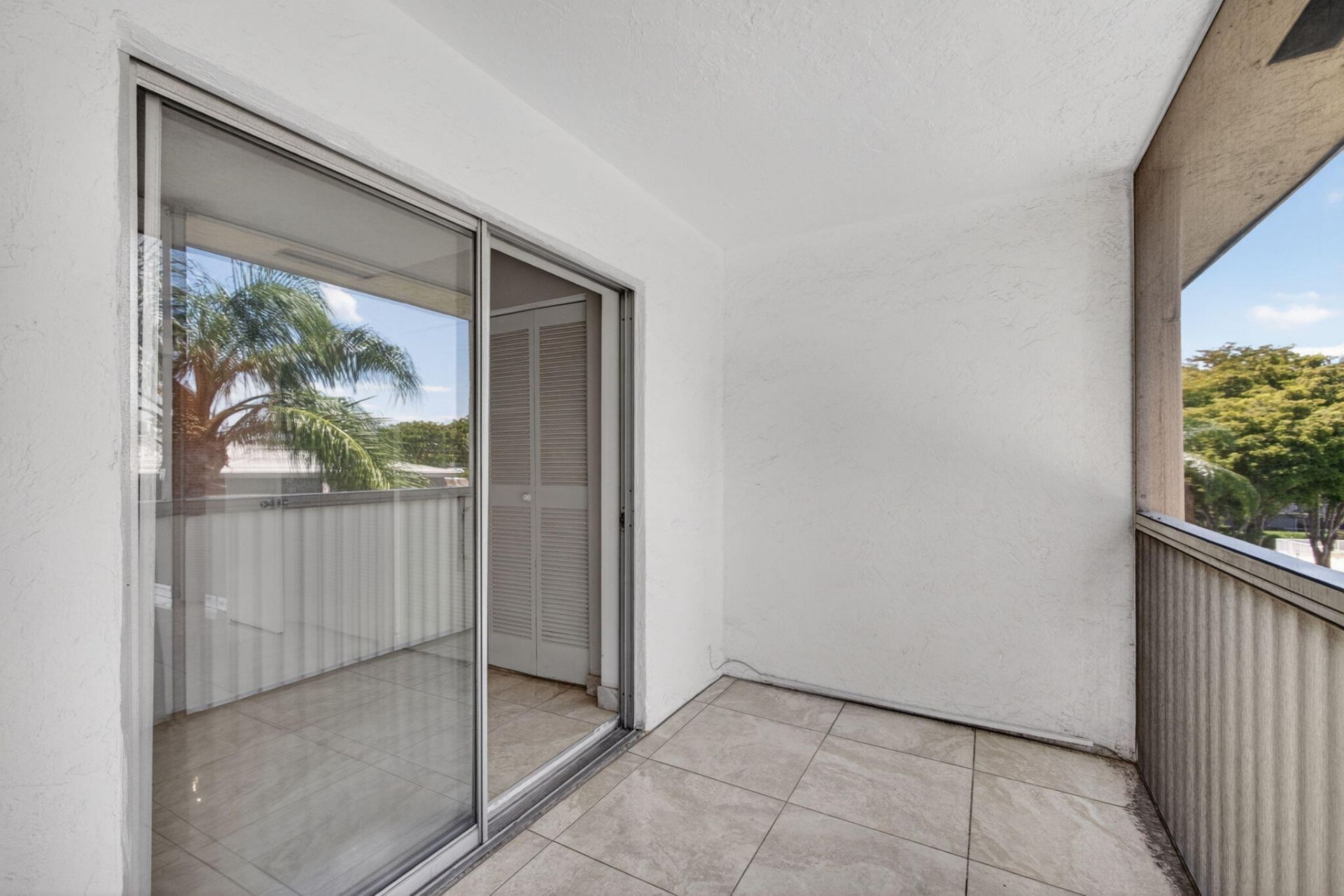 300 S Village Green Cir Circle S, Unit 420, Palm Springs, FL 33461 Photo