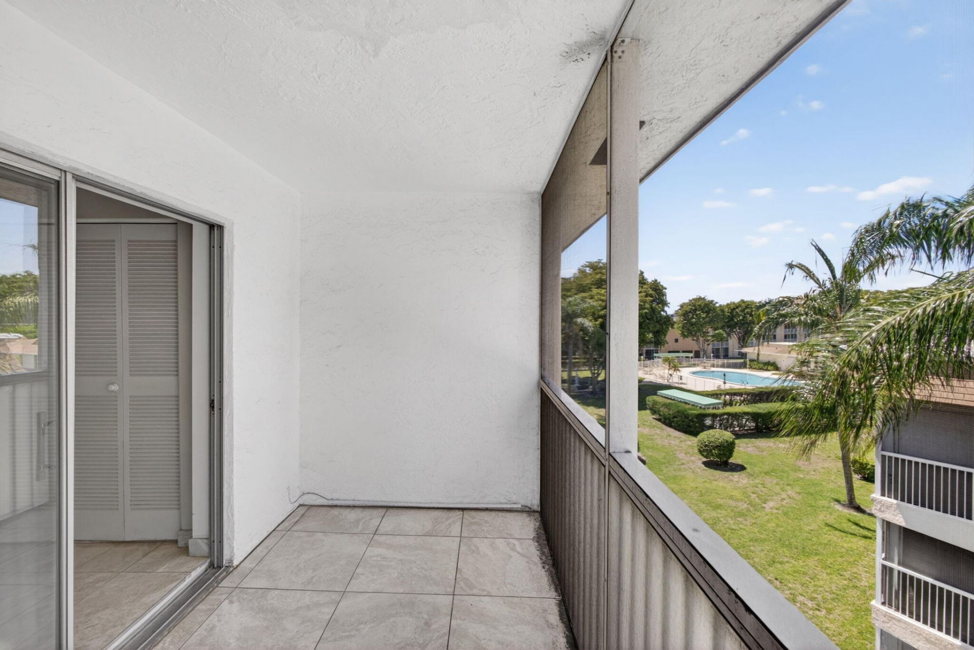 300 S Village Green Cir Circle S, Unit 420, Palm Springs, FL 33461 Photo