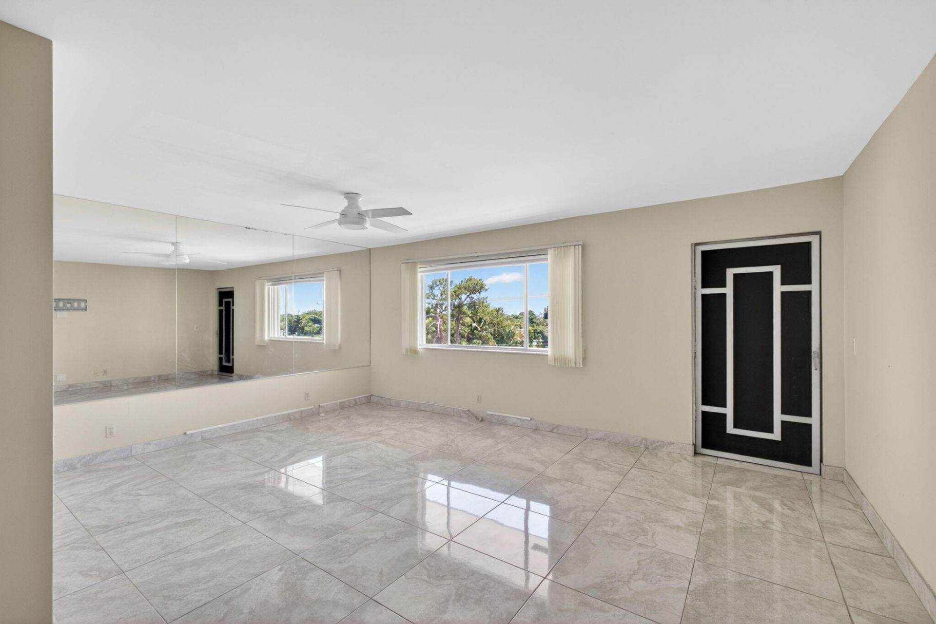 300 S Village Green Cir Circle S, Unit 420, Palm Springs, FL 33461 Photo
