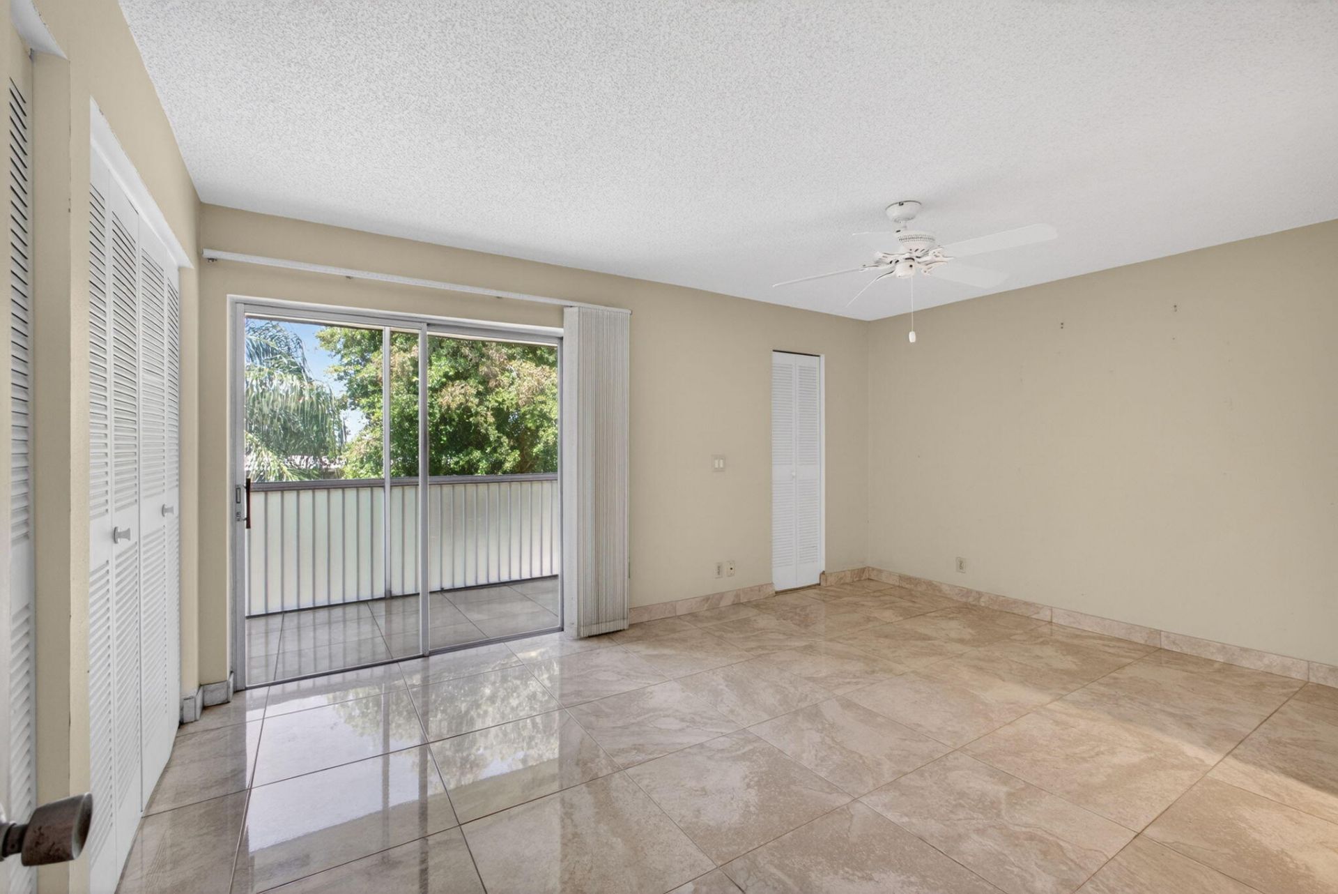 300 S Village Green Cir Circle S, Unit 420, Palm Springs, FL 33461 Photo