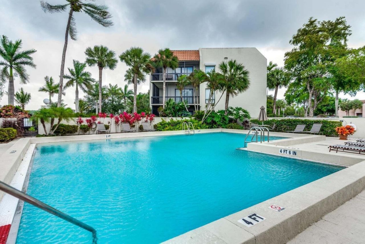 3050 Presidential Way, Unit 305, West Palm Beach, FL 33401 Photo
