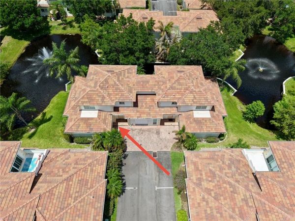 568 7th Square, Unit 101, Vero Beach, FL 32962