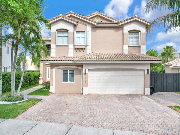 10762 NW 71st St, Doral, FL 33178