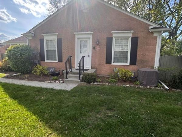 1466 Knights Ridge Court, Rochester Hills, MI 48306