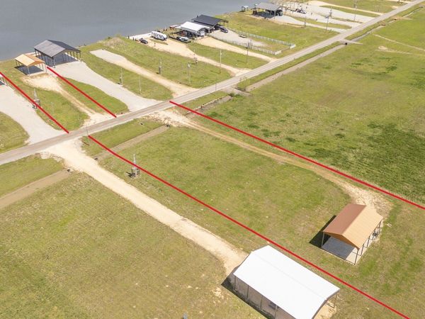 510 Riverfront Dr , Clifton, TN 38425