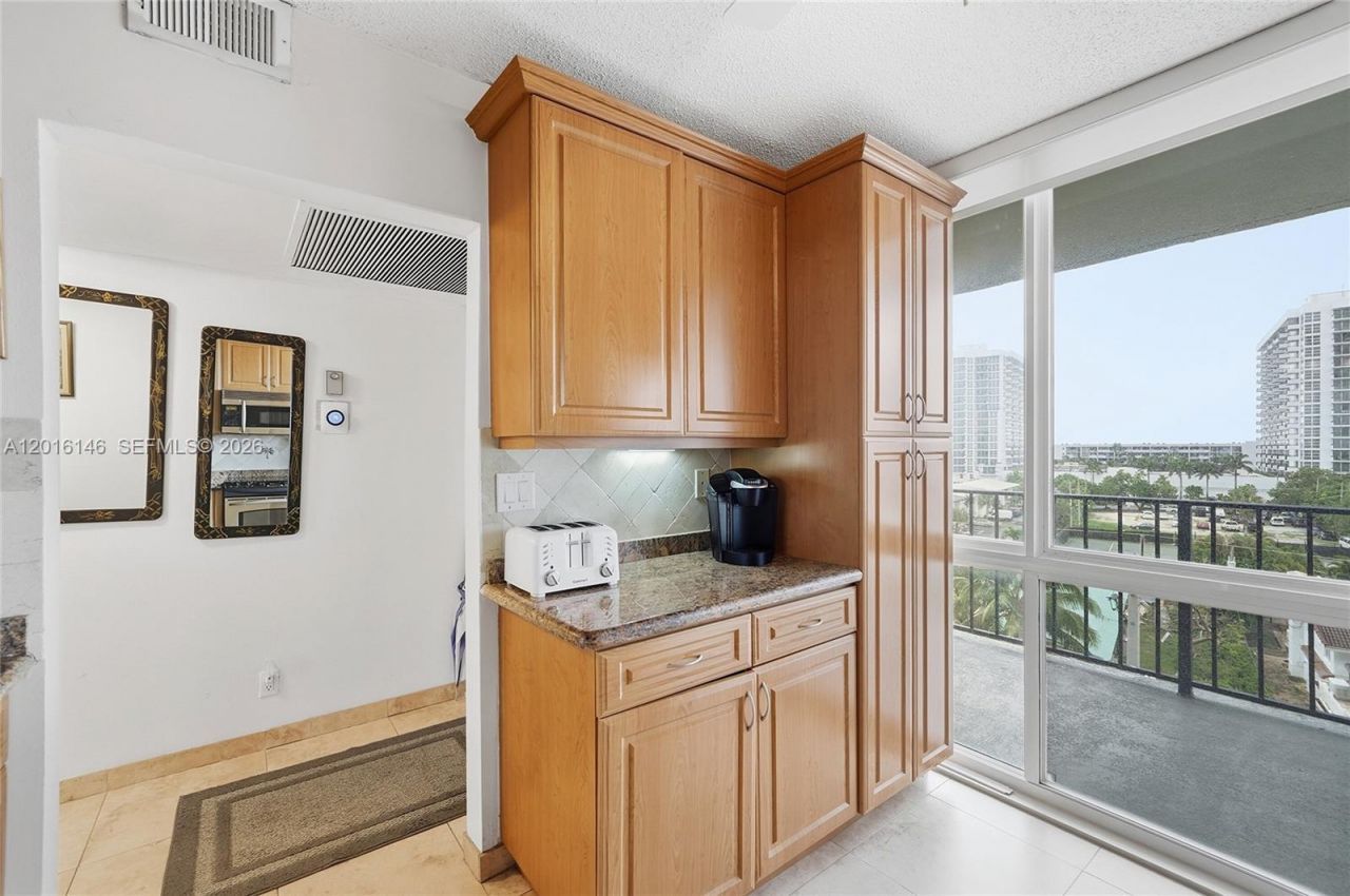 521 N Riverside Dr, Unit 606, Pompano Beach, FL 33062 Photo