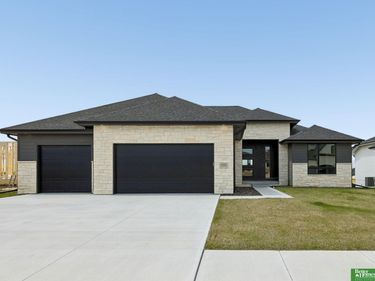 5502 N 213th Street, Elkhorn, NE 68022