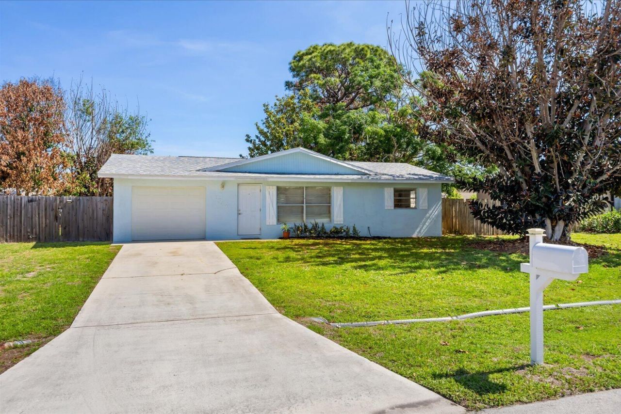 1549 SE Minorca Avenue, Port Saint Lucie, FL 34952 Photo