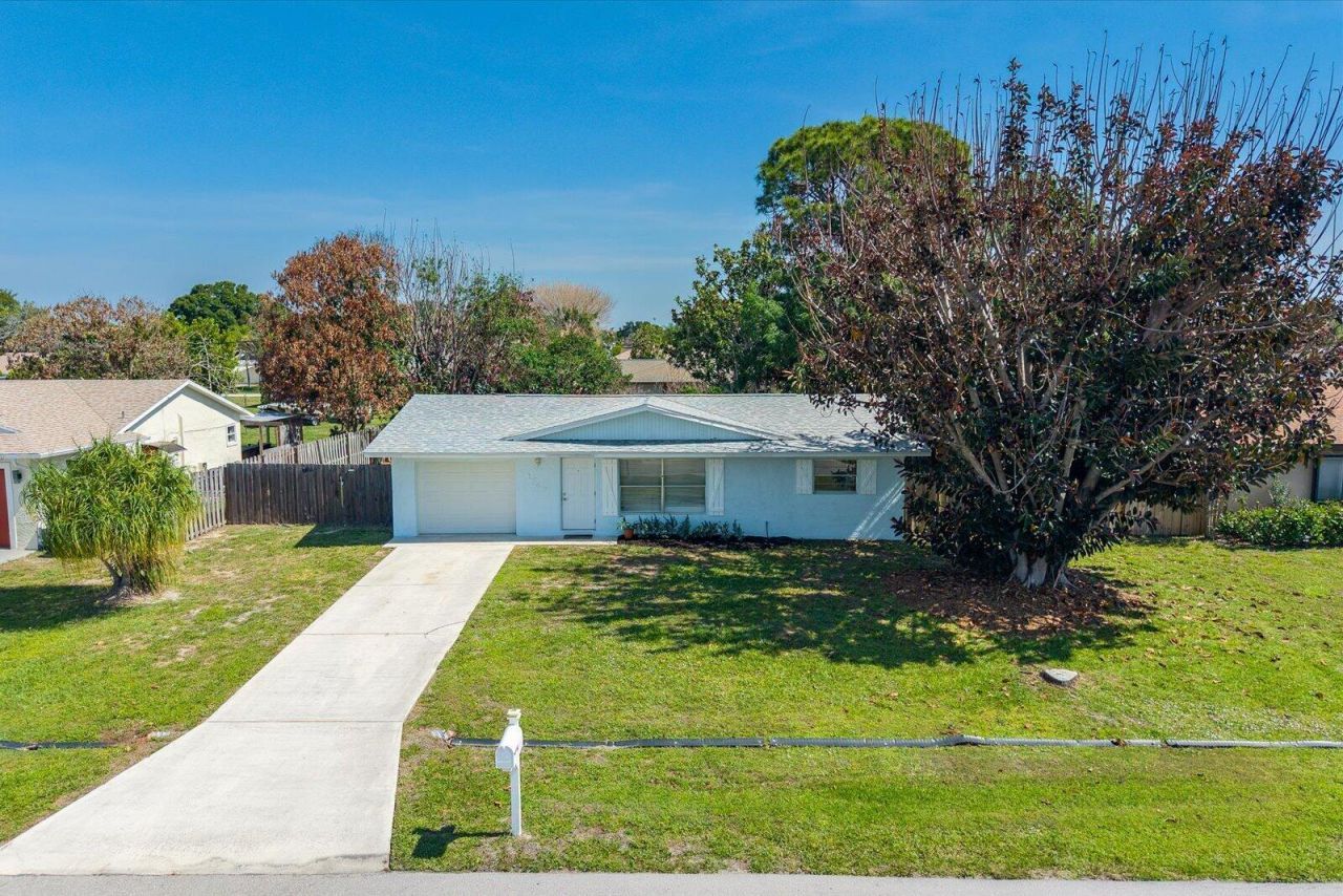 1549 SE Minorca Avenue, Port Saint Lucie, FL 34952 Photo