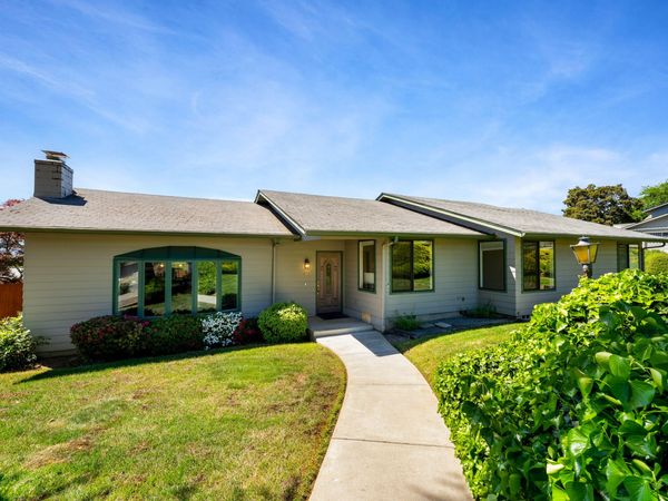 440 NE Royal Drive, Grants Pass, OR 97526