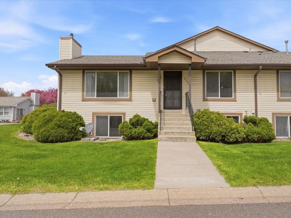 6762 Gretchen Court N, Oakdale, MN 55128