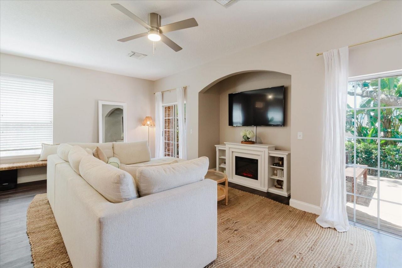 602 51st Avenue N, Saint Petersburg, FL 33703 Photo