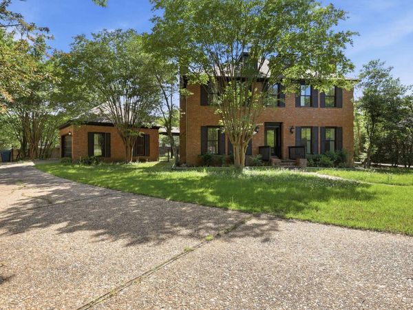 63 Valley Estates Court , Little Rock, AR 72212