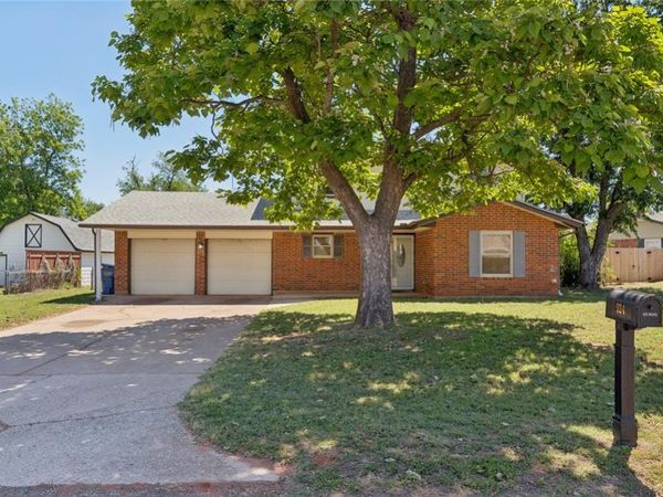 924 S Meadow Lane, Mustang, OK 73064