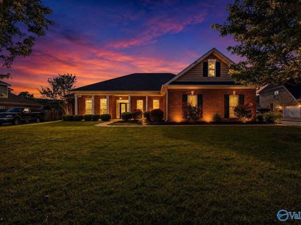 7004 Oak Creek Circle SE, Owens Cross Roads, AL 35763
