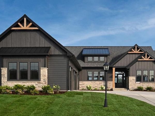 9401 Huntington DRIVE, Mequon, WI 53097