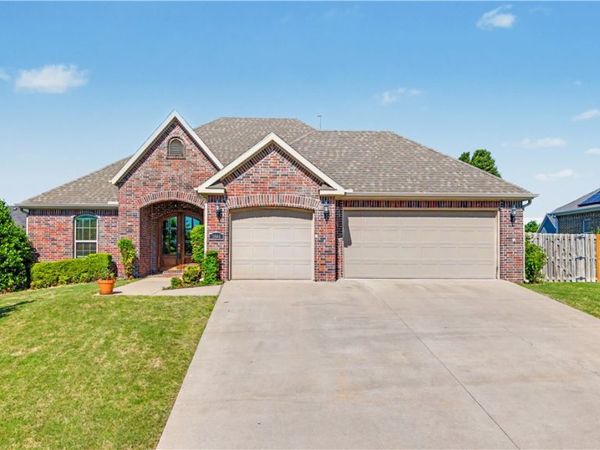 5904 67th Street, Cave Springs, AR 72718