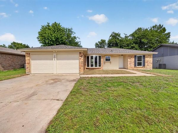 7528 Meadowlark Lane N, Watauga, TX 76148
