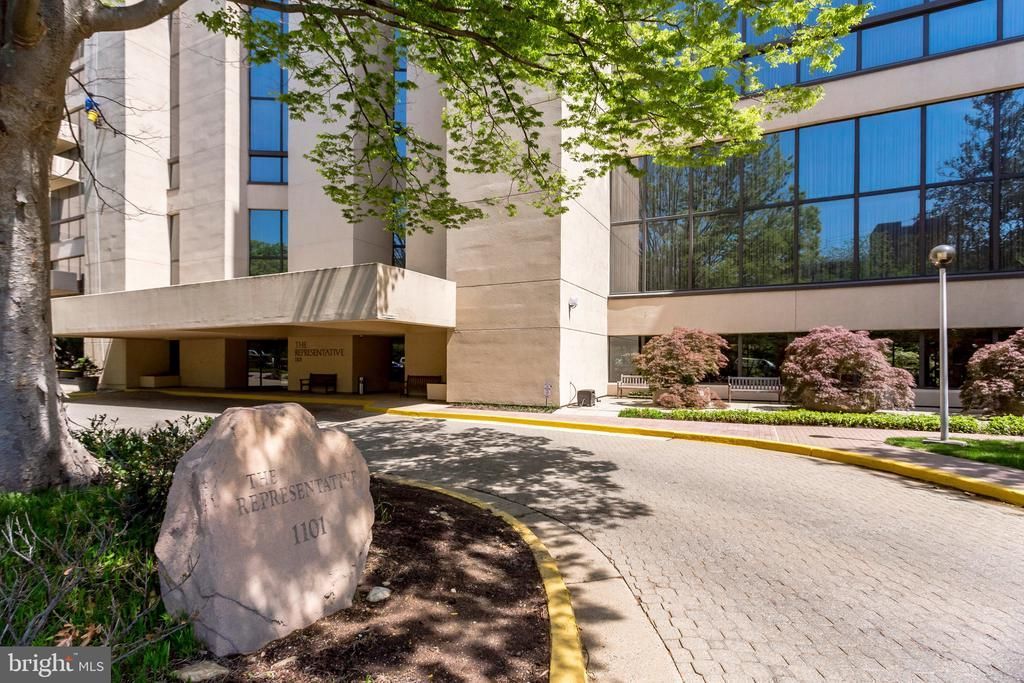 1101 S Arlington Ridge Road, Unit 114, Arlington, VA 22202 Main Photo
