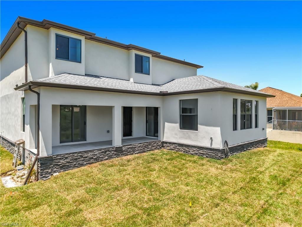8831 Woodgate Dr, Fort Myers, FL 33908 Photo