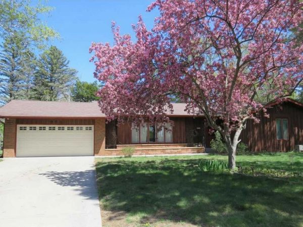 936 York Avenue NW, Elk River, MN 55330
