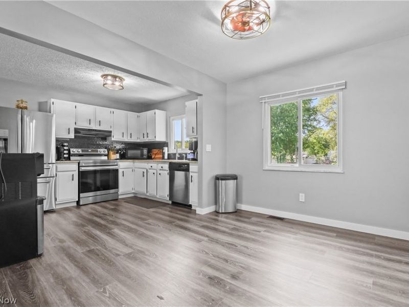 26917 Oxford Park Lane, Olmsted Township, OH 44138 Photo 13