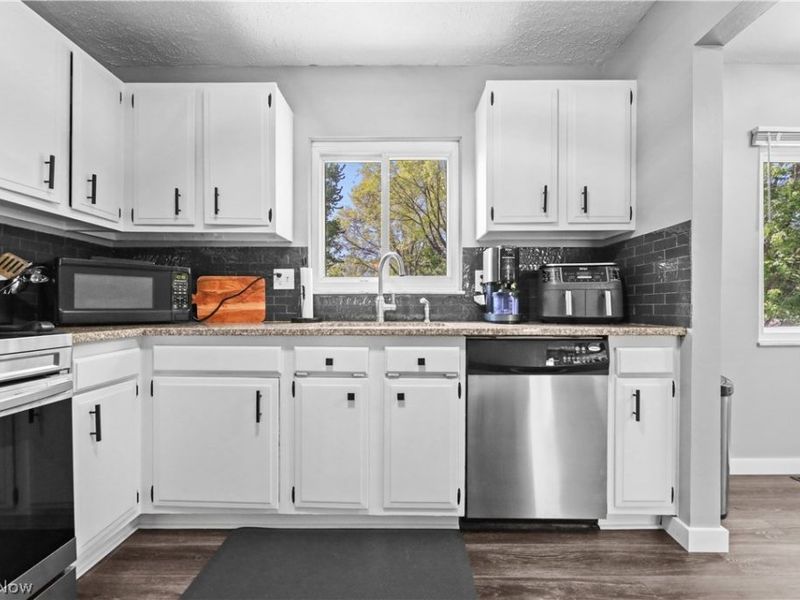 26917 Oxford Park Lane, Olmsted Township, OH 44138 Photo 14