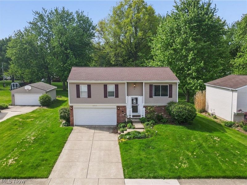 26917 Oxford Park Lane, Olmsted Township, OH 44138 Photo 3