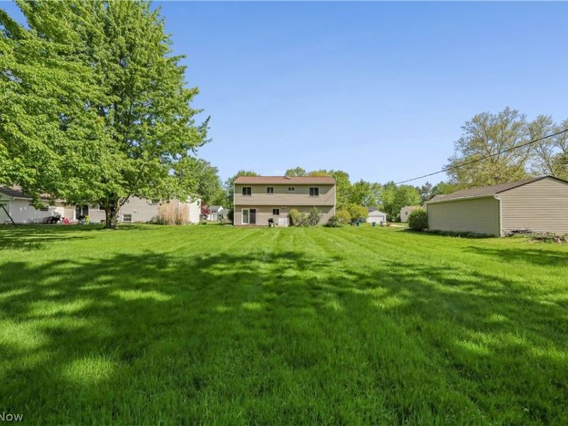 26917 Oxford Park Lane, Olmsted Township, OH 44138 Photo 6