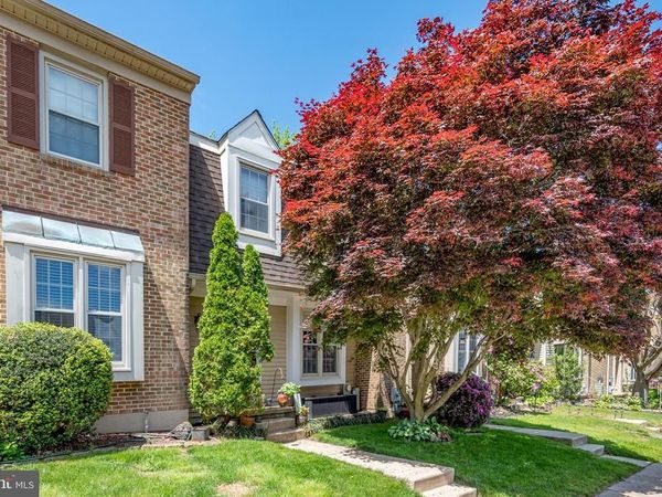 130 WOODEN CARRIAGE DRIVE, HOCKESSIN, DE 19707