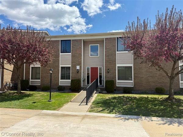 1660 River Road, Marysville, MI 48040