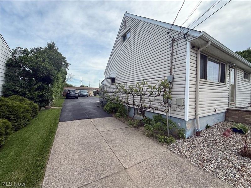 15316 Rademaker Drive, Brook Park, OH 44142 Photo 2