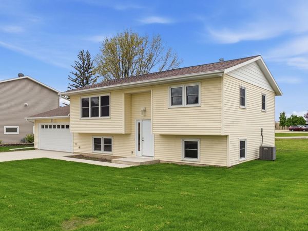 1 S Western Avenue, New Hampton, IA 50659