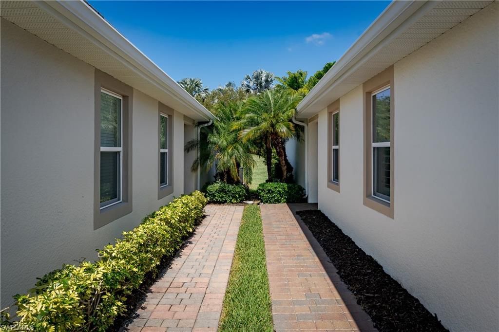 14939 Edgewater Cir , Naples, FL 34114 Photo