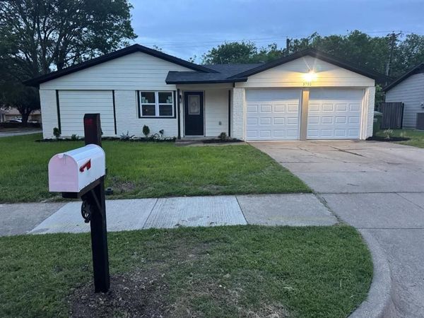 5752 Shipp Drive, Watauga, TX 76148