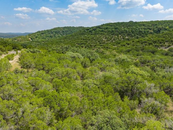865 Arrowhead Pt, Helotes, TX 78063