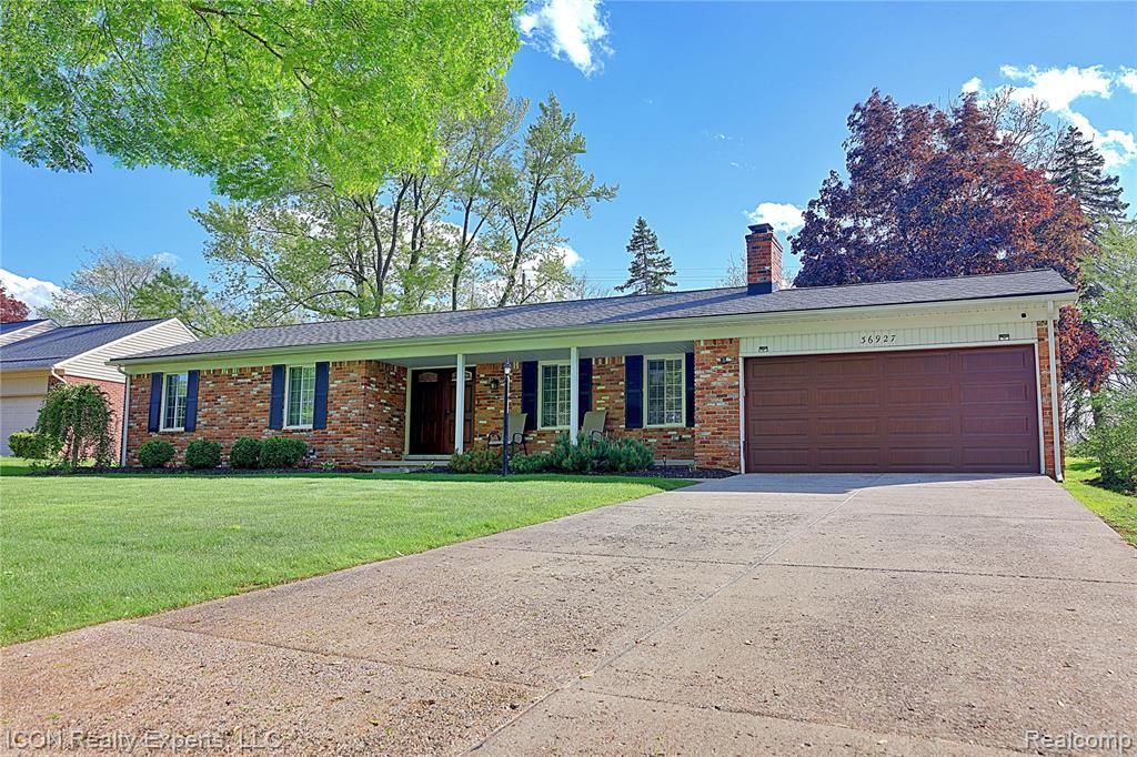 36927 Heatherton Drive, Farmington, MI 48335 Main Photo