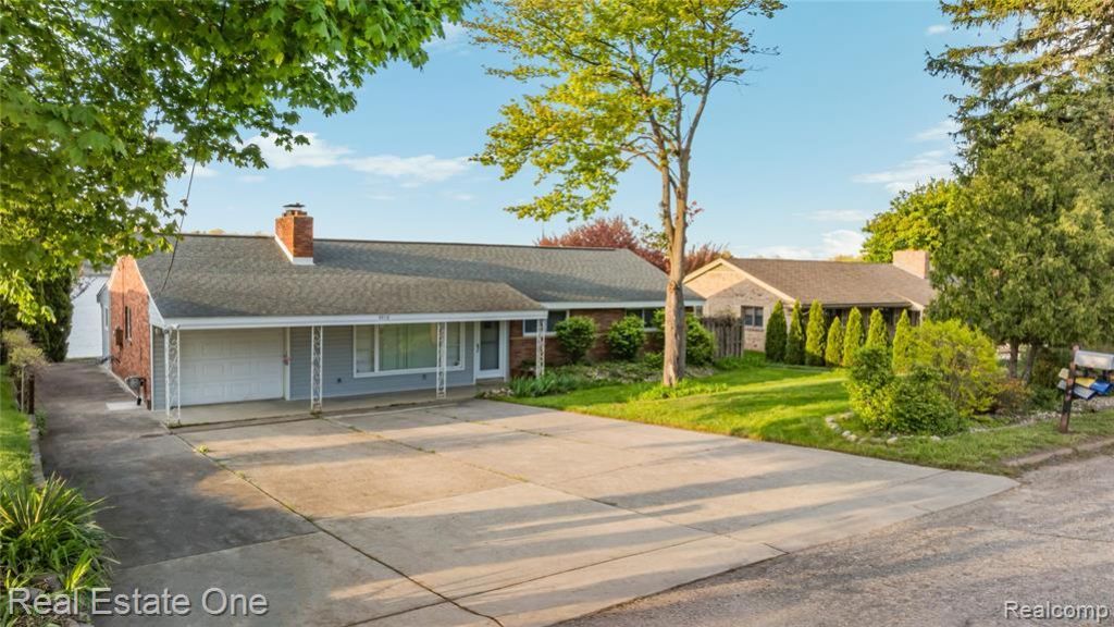 4416 S Shore Street, Waterford Township, MI 48328 Main Photo