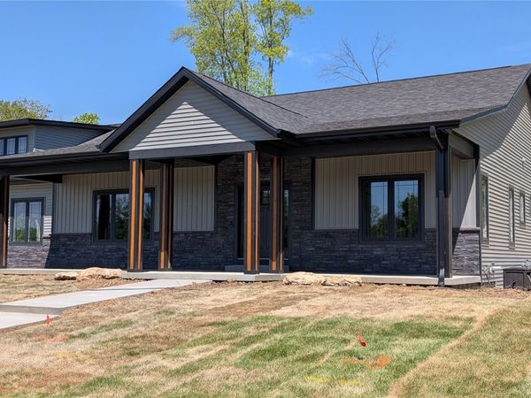 5630 Seminole Valley Trail NE, Cedar Rapids, IA 52411