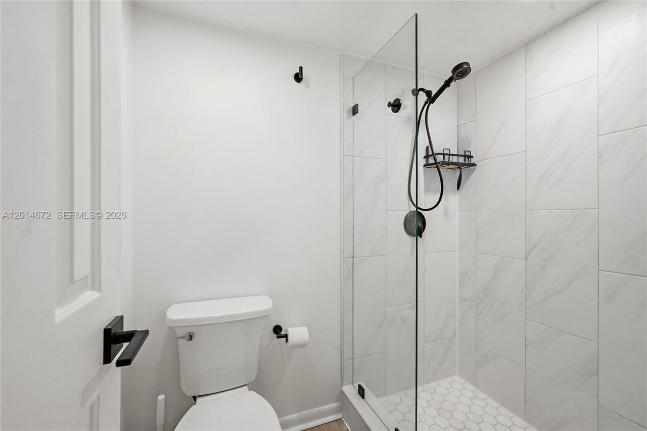 3640 Whitehall Dr, Unit 406, West Palm Beach, FL 33401 Photo