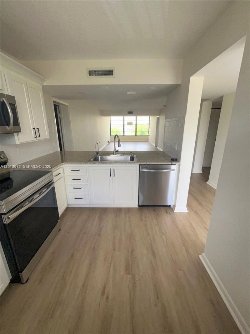3640 Whitehall Dr , Unit 406, West Palm Beach, FL 33401 Photo