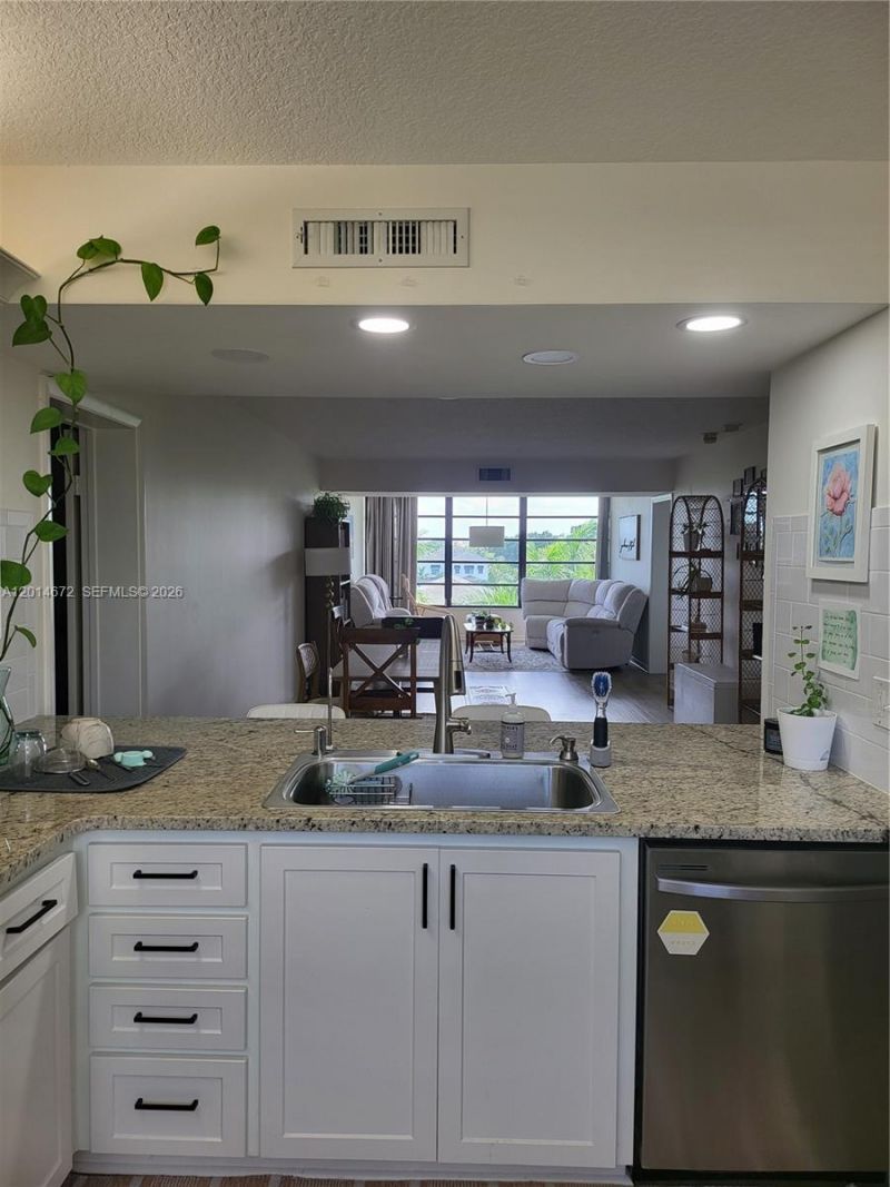3640 Whitehall Dr , Unit 406, West Palm Beach, FL 33401 Photo