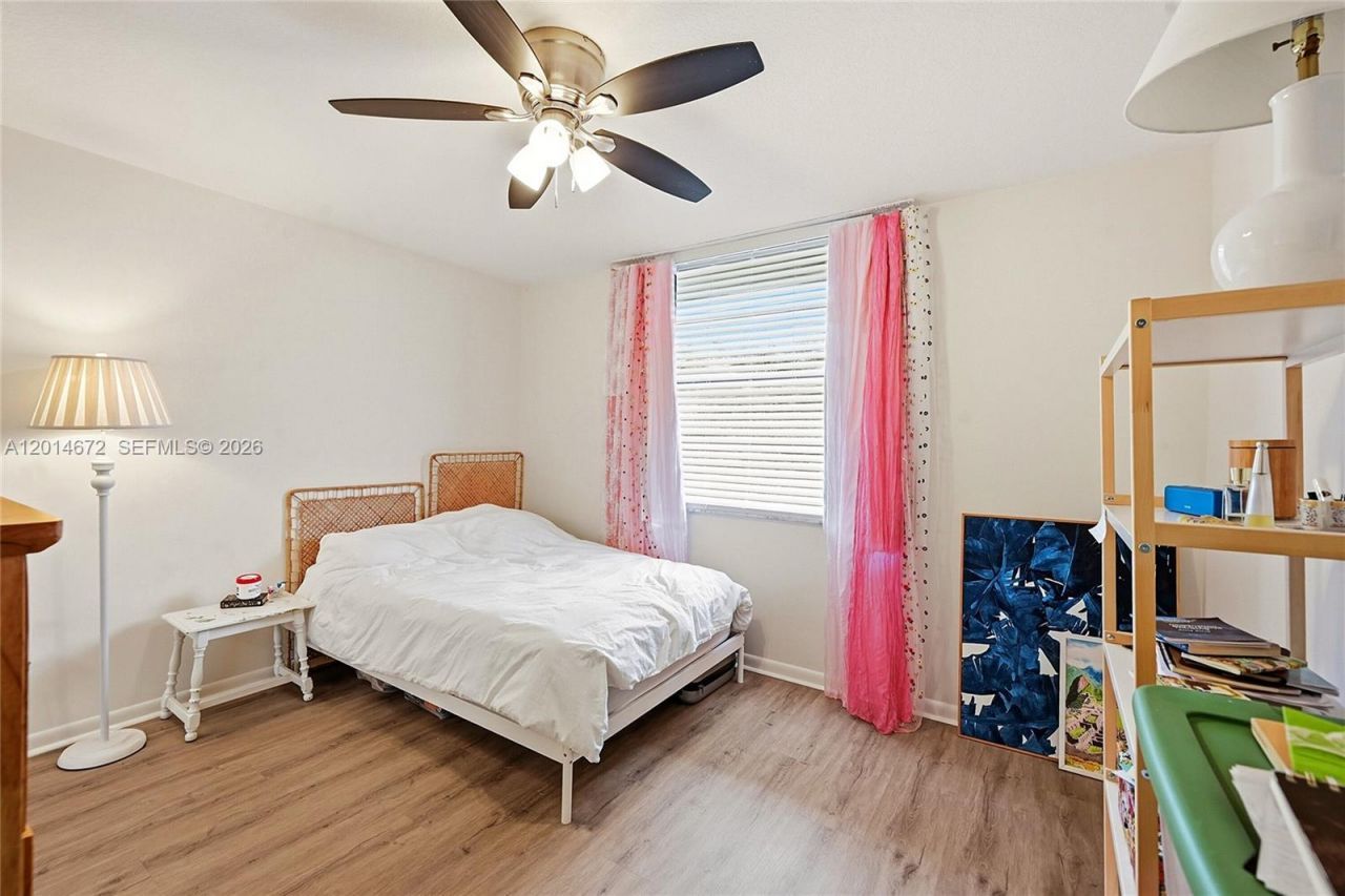 3640 Whitehall Dr, Unit 406, West Palm Beach, FL 33401 Photo