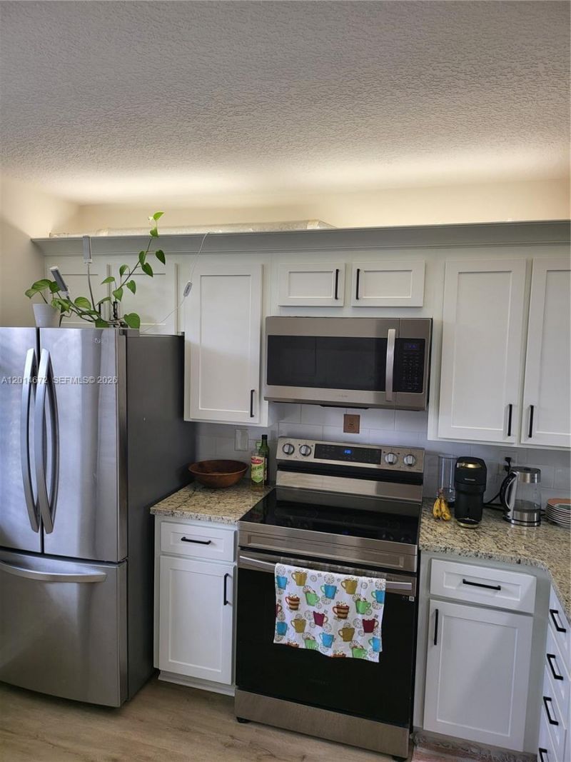 3640 Whitehall Dr , Unit 406, West Palm Beach, FL 33401 Photo