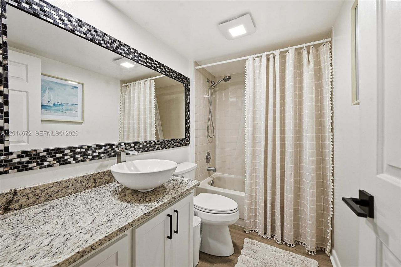 3640 Whitehall Dr, Unit 406, West Palm Beach, FL 33401 Photo