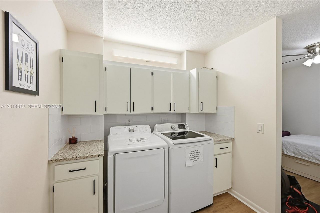3640 Whitehall Dr, Unit 406, West Palm Beach, FL 33401 Photo